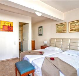 4 bedroom villa with pool close to beach on Akrotiri peninsula, sleeps 8